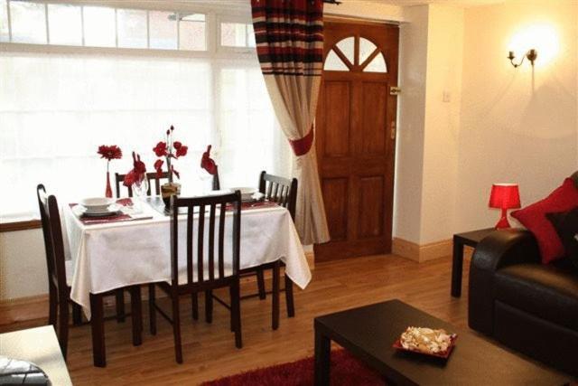 Robertsbridge Retreat At Cornhill Self Catering Apartments Zimmer foto